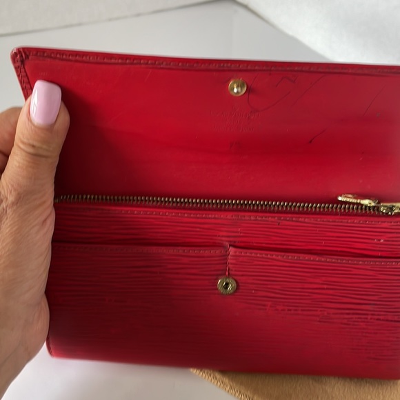 Authentic Louis Vuitton Epi Pochette Coin/Credit Card Red Long Wallet. - Picture 4 of 15